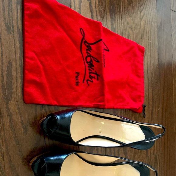 Cristian Laboutin Sandal in Black leather with sling back and peep toe. - Picture 1 of 10